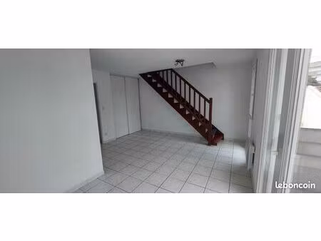 location t1 duplex proche facs