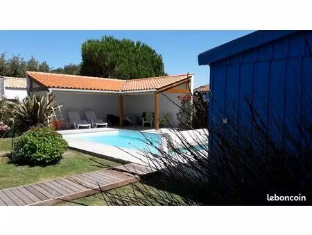proche plage et forêt avec piscine