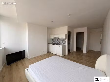 studio 1 pièce 28 m²