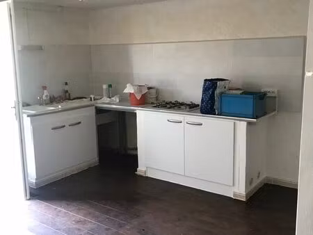 vends bâtisse de caractère de 3 appartements