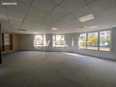 bureaux 183 m²