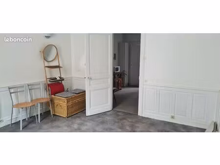 locaux 40m2  bureau  salle d'attente et wc