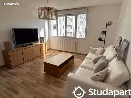 chambre 1 pièce 9 m²