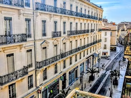 appartement style haussmanien - 90 m² - hyper centre historique de nîmes