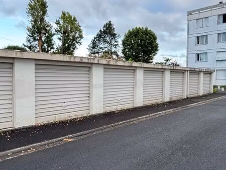 a louer : box / garage fermé de 16 m2