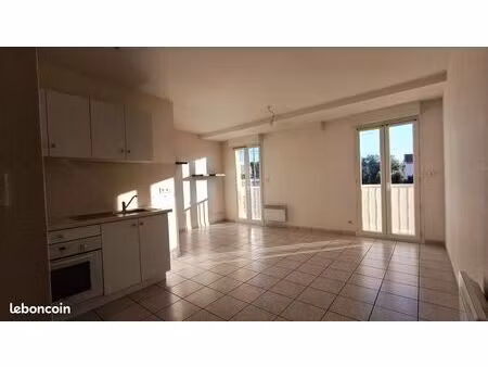 loue appartement t2 + 1 pièce aveugle