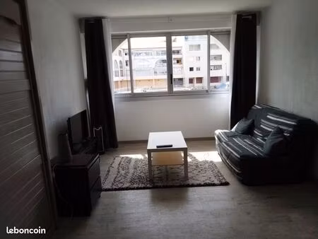 location etudiant studio meuble dans residence securisee avec vue sur marina