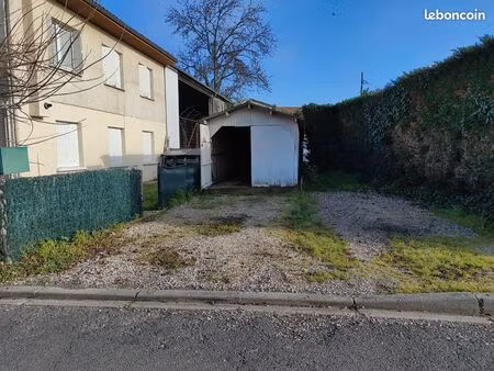 parking/box 1 pièce 15 m²