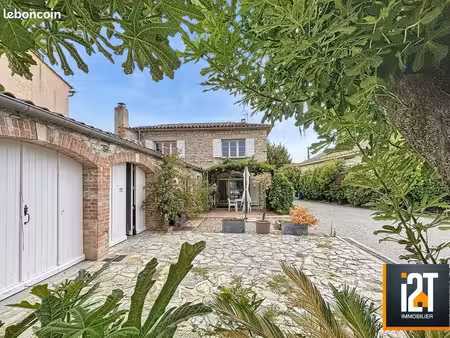 maison 7 pièces 220 m²