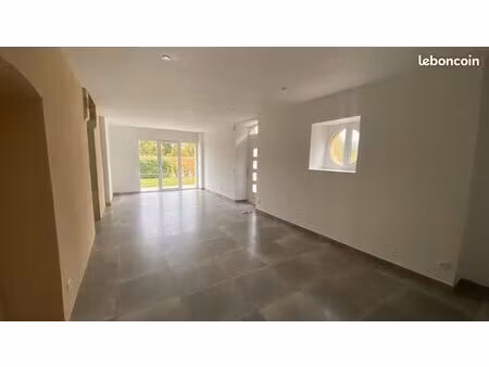 f4 en très bon état au calme