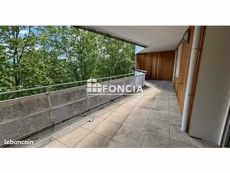 t4 avec terrasse de 22m² et possibilité garage