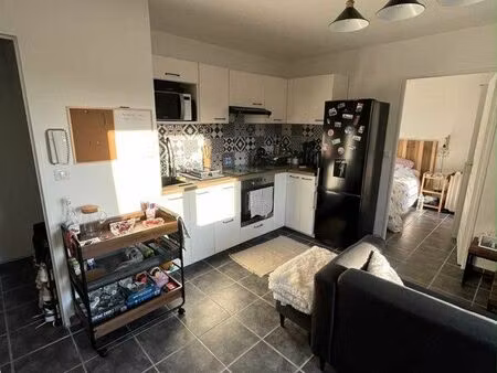 appartement t2 rénové de 35 m² avec balcon