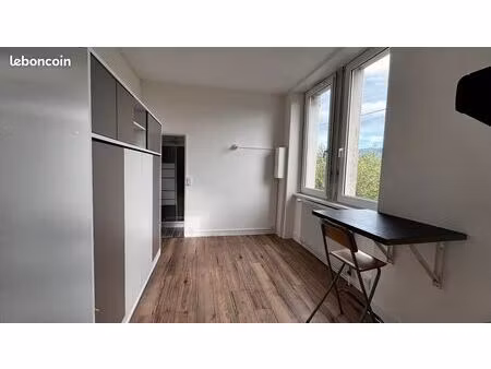 studio en très bon état