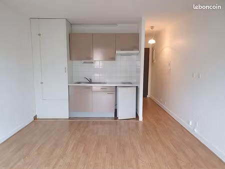 studio 1 pièce 28 m²
