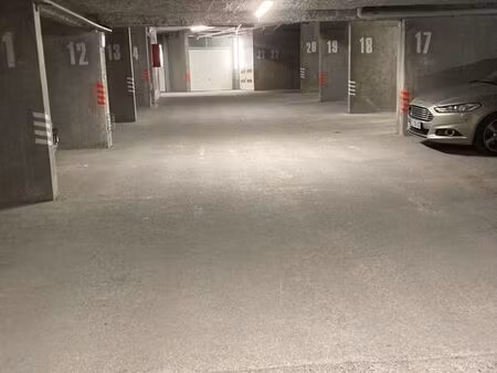 grand garage ferme 40m2 securise allevard les bains