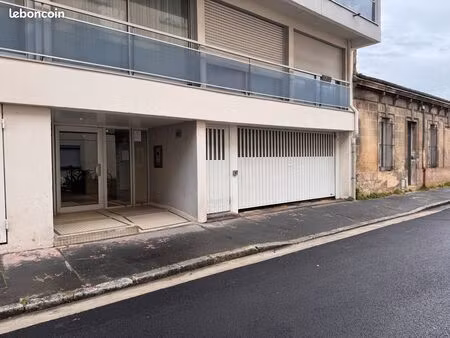 place parking moto couverte quartier ornano