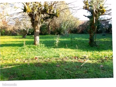 terrain proche école  pôle santé