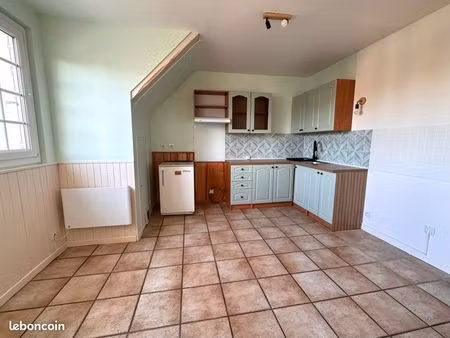 à louer f2 37 m² carrez / 42 m² au sol – dernier étage – beauchamp gare- libre dès le 15/0