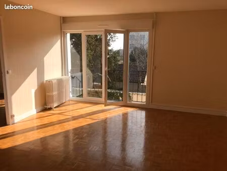 appartement 90m2 : 3 chambres  garage et cave