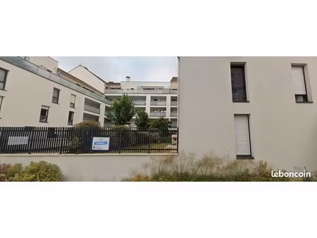à louer – appartement 2 pièces de 42 m² avec balcon et parking