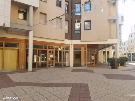 local commercial 214 m²