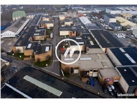 local d'activité 1 253 m²