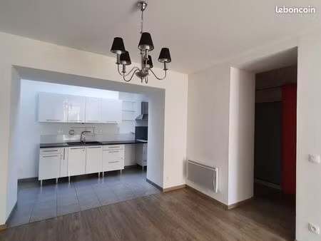 location maison centre bourg st maur
