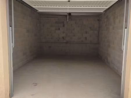 garages à louer