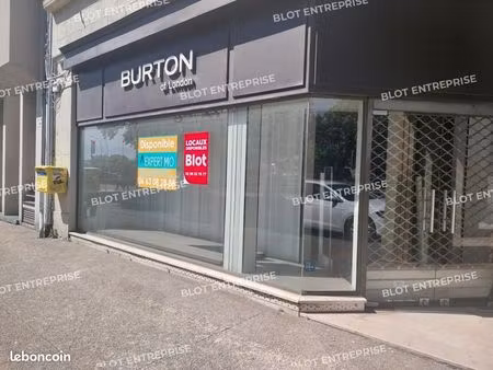 local commercial 240 m²