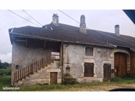 entre saint vit et orchamps  maison de village a renover 300m² sur 6 ares