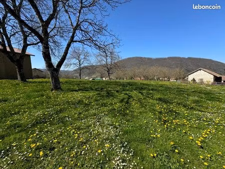 terrain 836 m² chirens