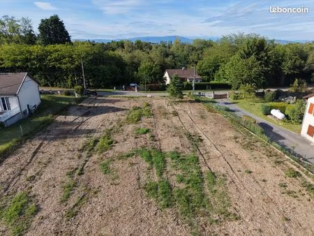 terrain 700m² faverge de la tour