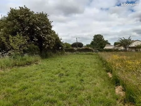 terrain 580 m² virelade