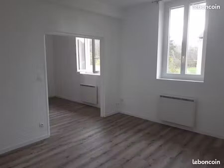 au calme dans village avec commodités éat impeccable