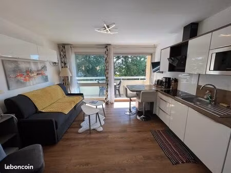 studio meublé à bénodet 100 m de la plage 23m2 tout confort avec balcon et internet