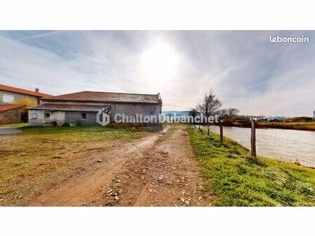 bâtiment 1 pièce 300 m²