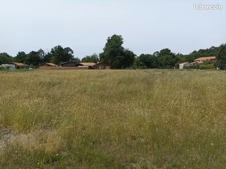 terrain 402 m² gastes