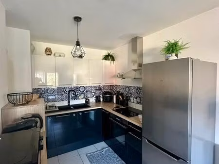 appartement t2 de 41 m² avec balcon et parking – villenave-d'ornon  secteur vieux bourg