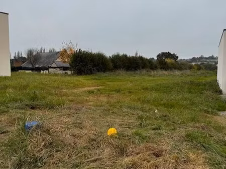terrain 590 m2 viabilisé libre de construction