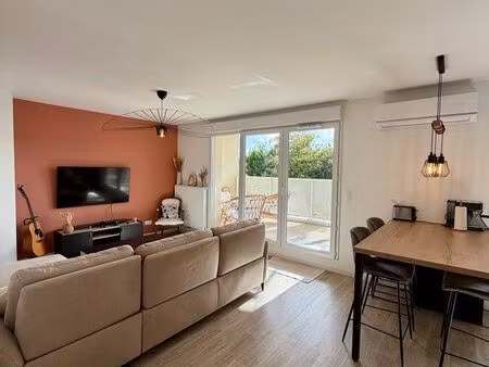 t3 récent avec terrasse sans vis-à-vis  climatisation réversible et 2 places de parkings –