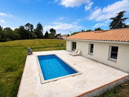 maison 3 chambres récente avec piscine et grand terrain