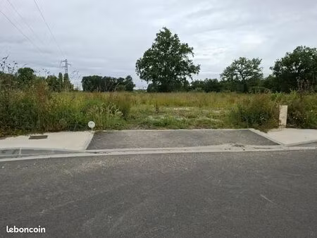 terrain 600 m² leognan