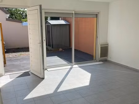 loue appartement plein pied avec terrasse