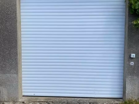 garage avec porte électrique