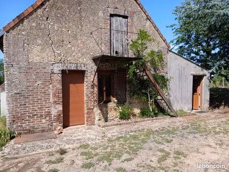 ferme avec terres agricoles