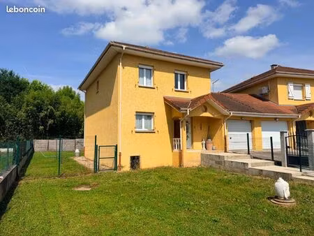 maison familiale 105 m² – 4 chambres – terrain 700 m² – piscine