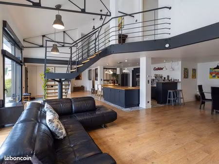 loft/atelier/surface 5 pièces 180 m²