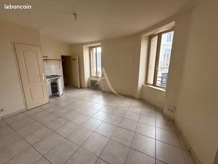 studio 1 pièce 28 m²