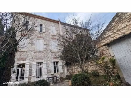 maison 7 pièces 254 m²