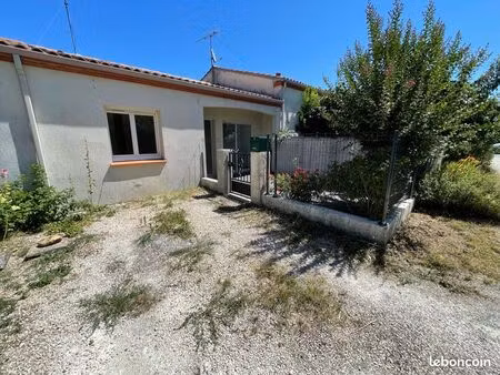 maison rénovée avec terrasse/jardin et climatisation réversible dans une impasse calme